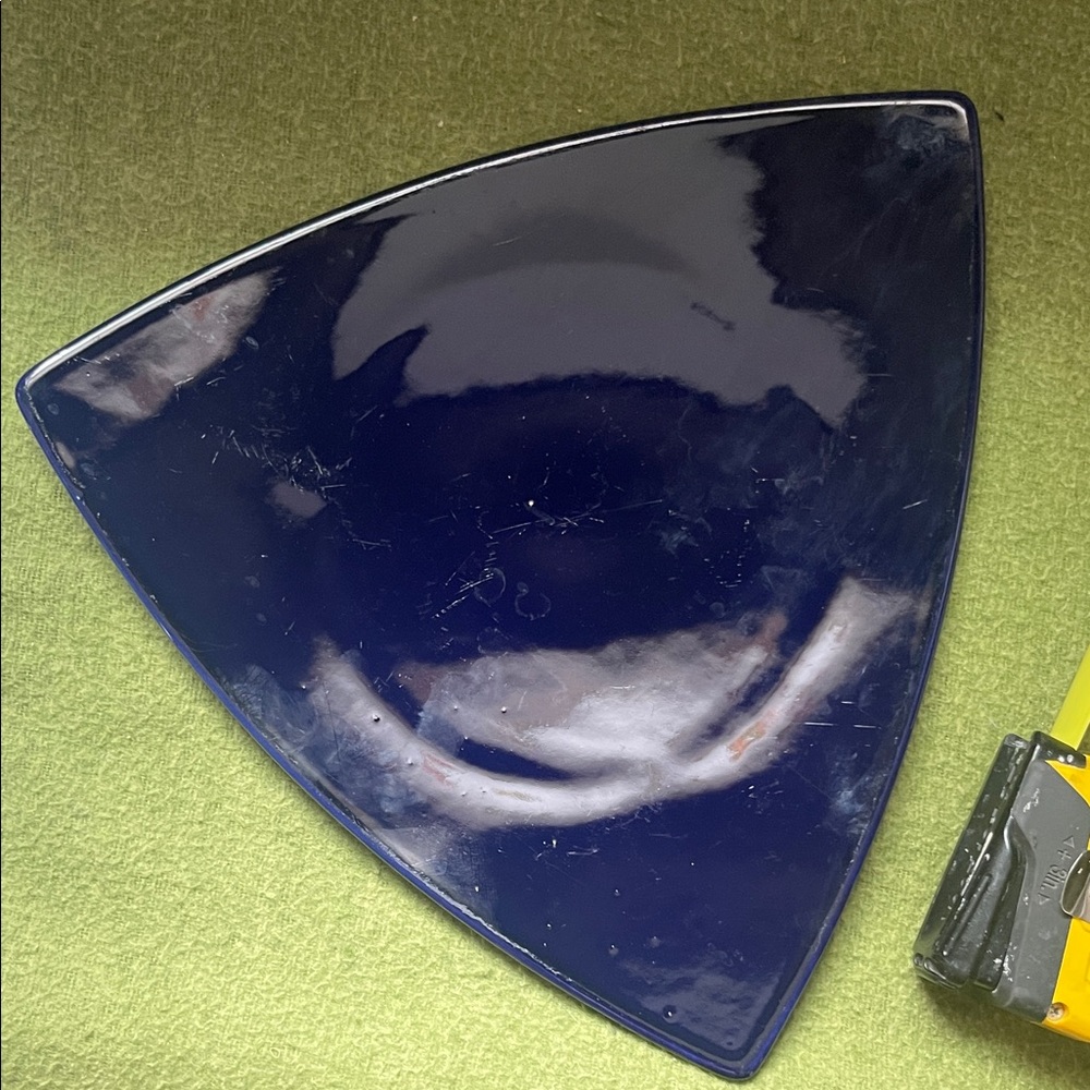 Triangular Dark Blue Plate - Picture 3 of 8